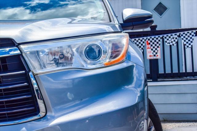 used 2014 Toyota Highlander car, priced at $15,811