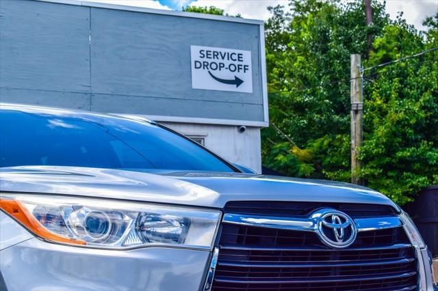 used 2014 Toyota Highlander car, priced at $15,811