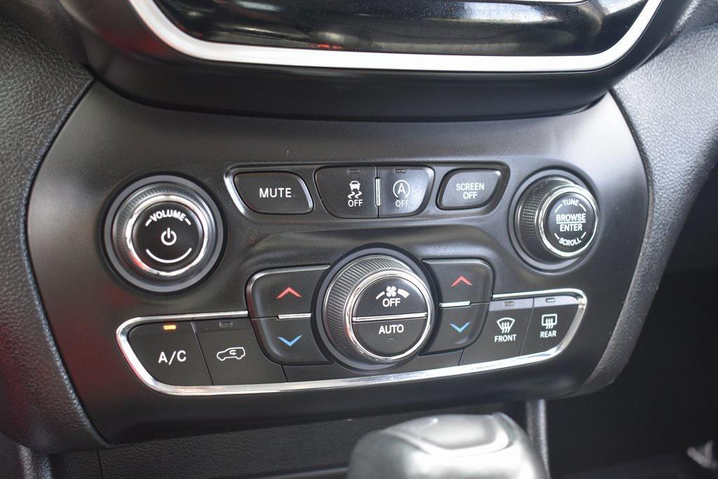 used 2020 Jeep Cherokee car, priced at $18,265