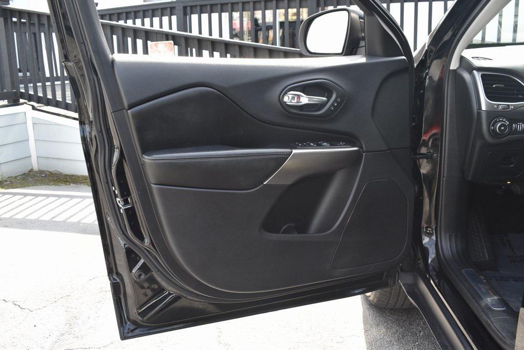 used 2020 Jeep Cherokee car, priced at $18,265