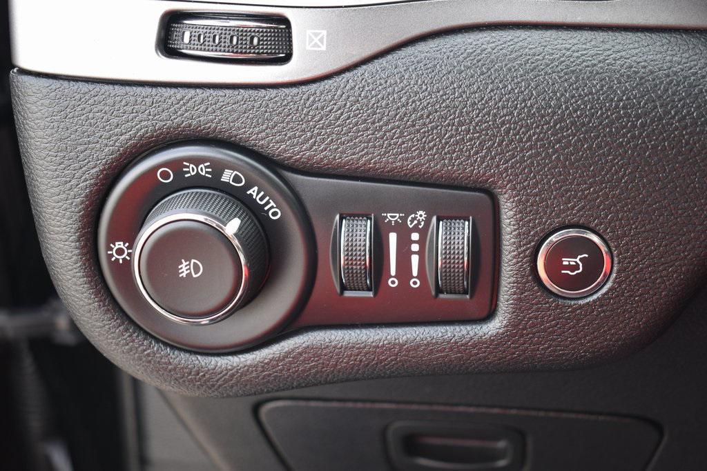 used 2020 Jeep Cherokee car, priced at $18,265