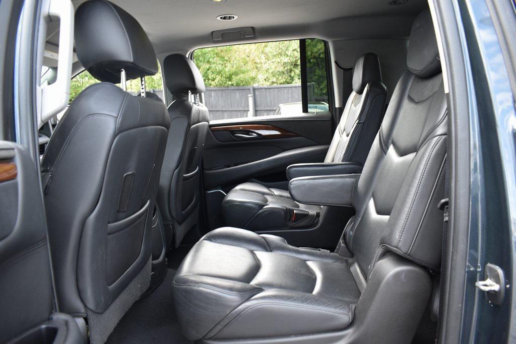 used 2019 Cadillac Escalade ESV car, priced at $35,900