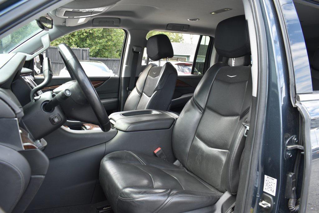 used 2019 Cadillac Escalade ESV car, priced at $35,900