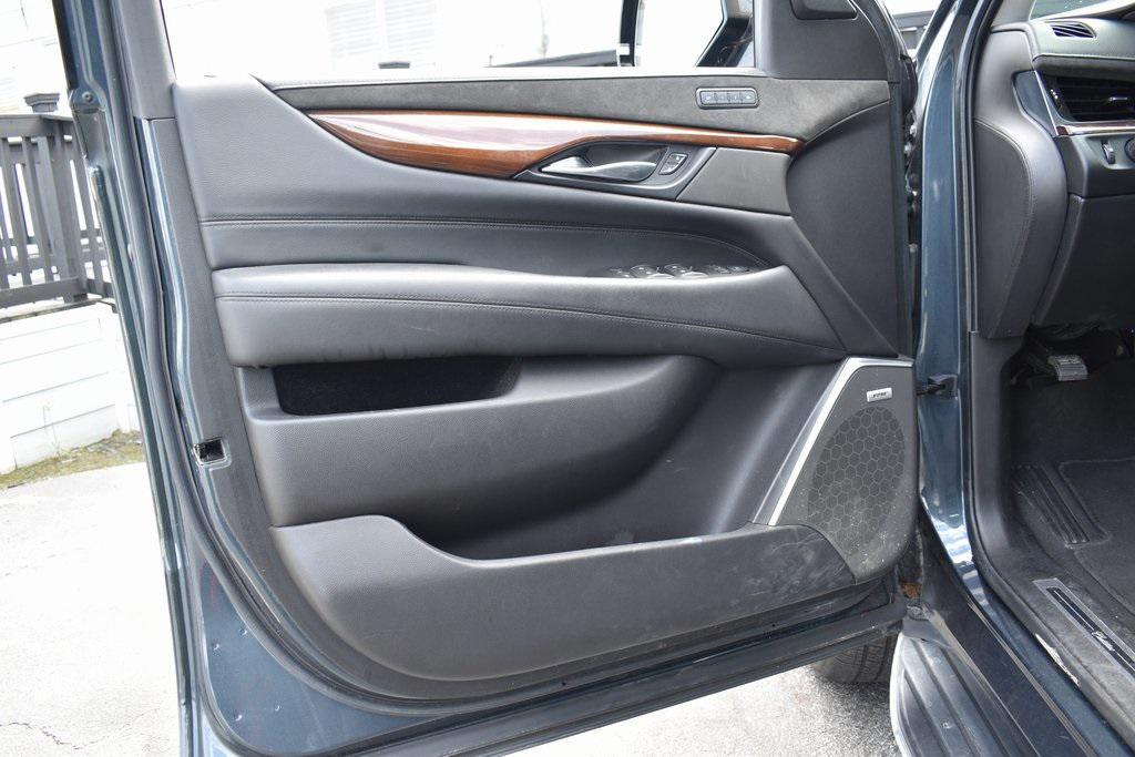 used 2019 Cadillac Escalade ESV car, priced at $35,900