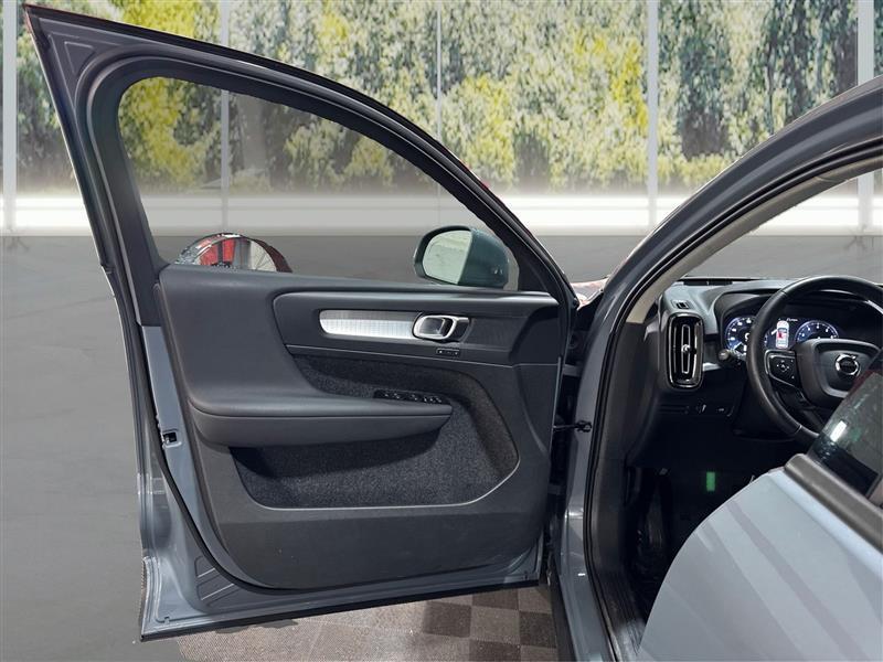 used 2022 Volvo XC40 car, priced at $22,577
