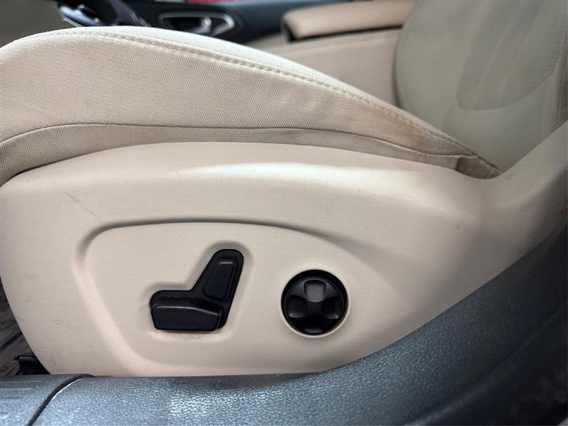 used 2015 Chrysler 200 car, priced at $8,995