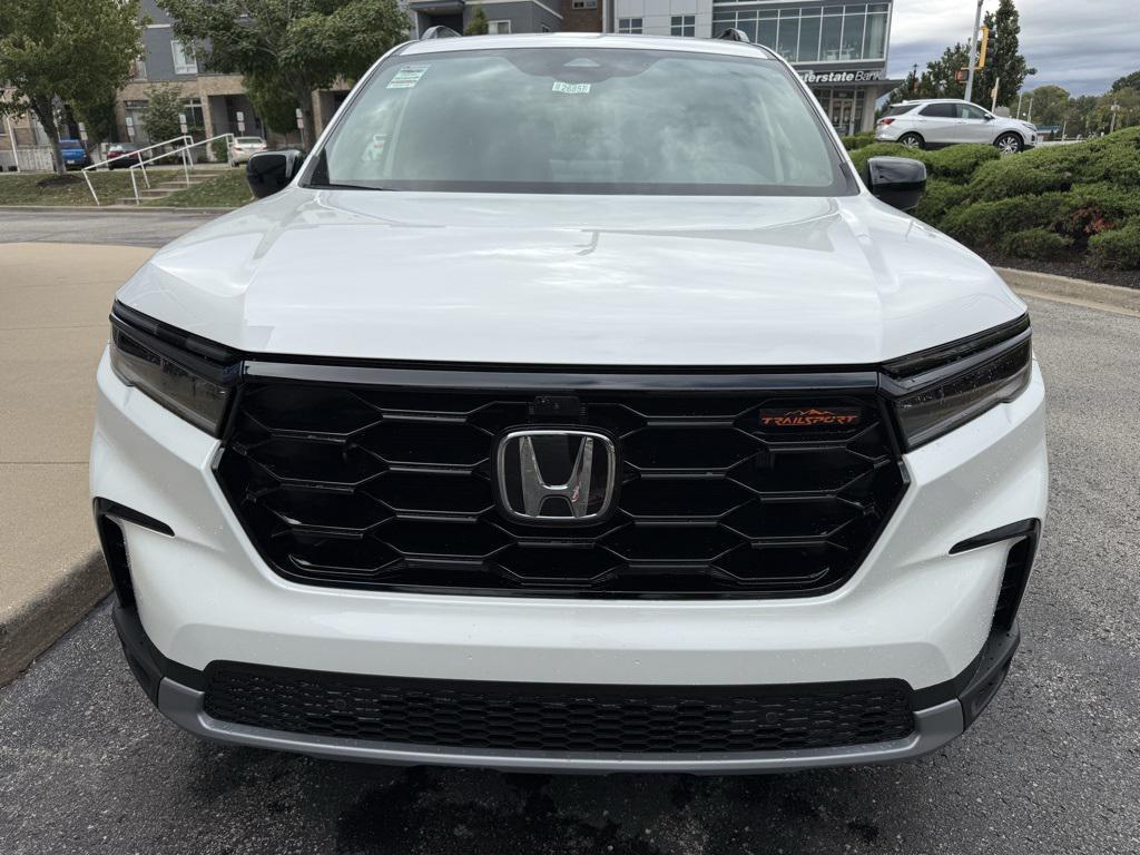 new 2025 Honda Pilot car, priced at $51,350