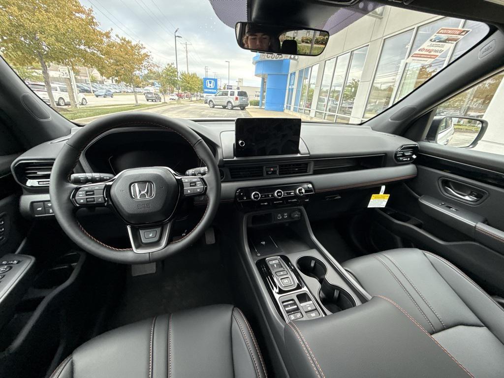 new 2025 Honda Pilot car, priced at $51,350