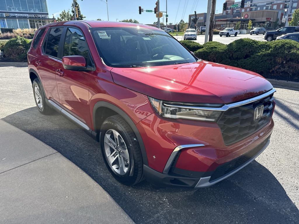 new 2025 Honda Pilot car, priced at $47,550