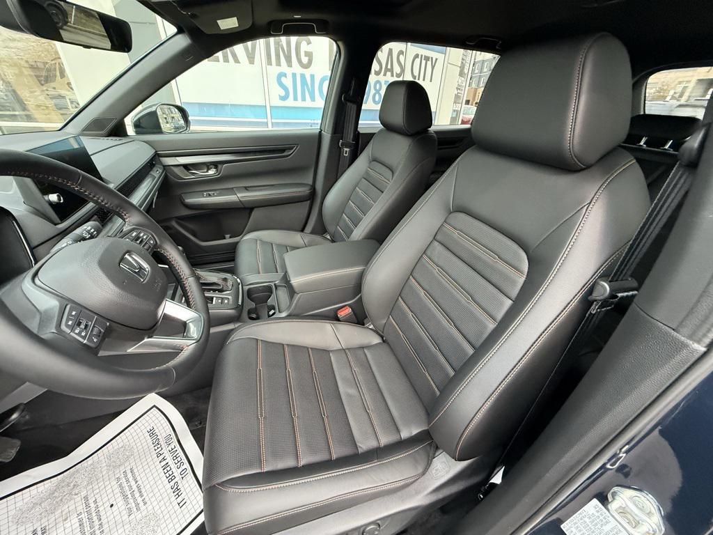 new 2026 Honda CR-V Hybrid car, priced at $41,675