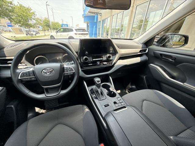 used 2023 Toyota Highlander car, priced at $34,500