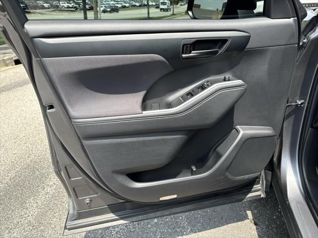 used 2023 Toyota Highlander car, priced at $34,500