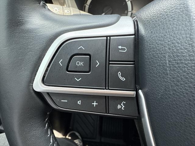 used 2023 Toyota Highlander car, priced at $34,500