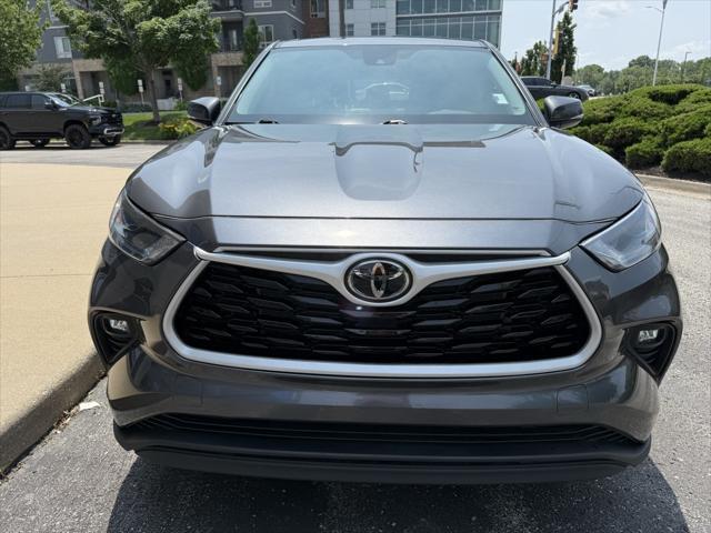 used 2023 Toyota Highlander car, priced at $34,500