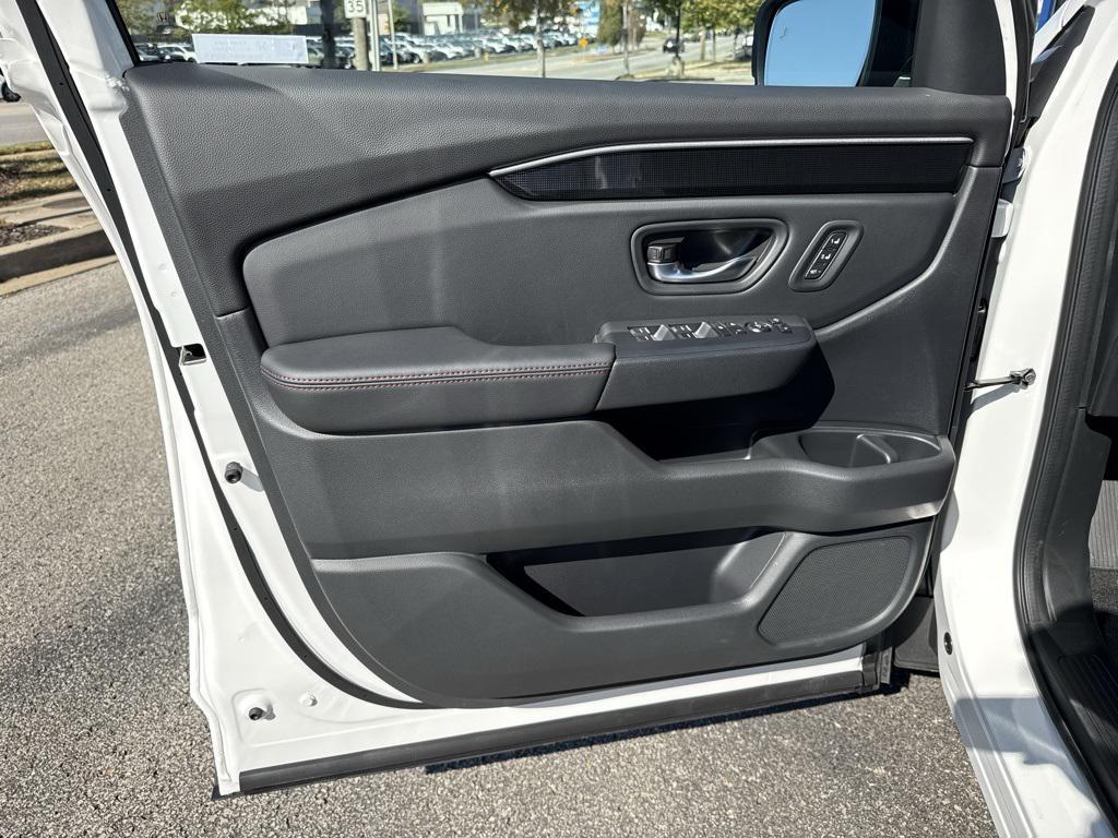 new 2025 Honda Pilot car, priced at $56,530