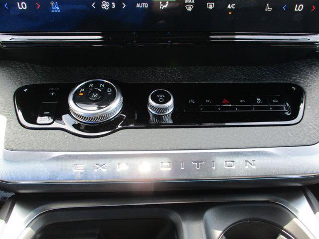 new 2025 Ford Expedition car, priced at $84,515