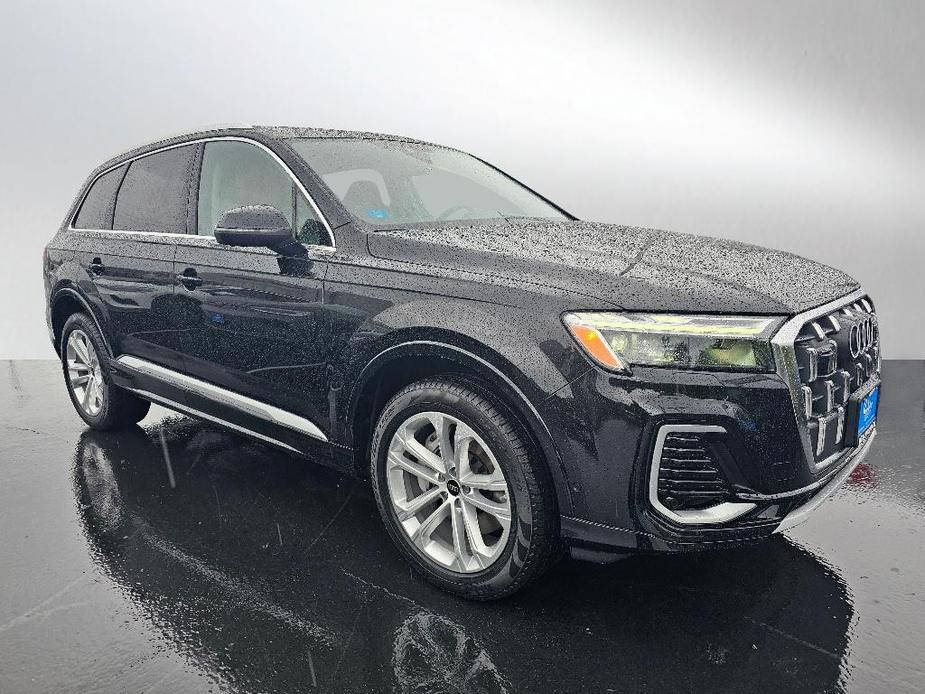 new 2025 Audi Q7 car, priced at $70,400