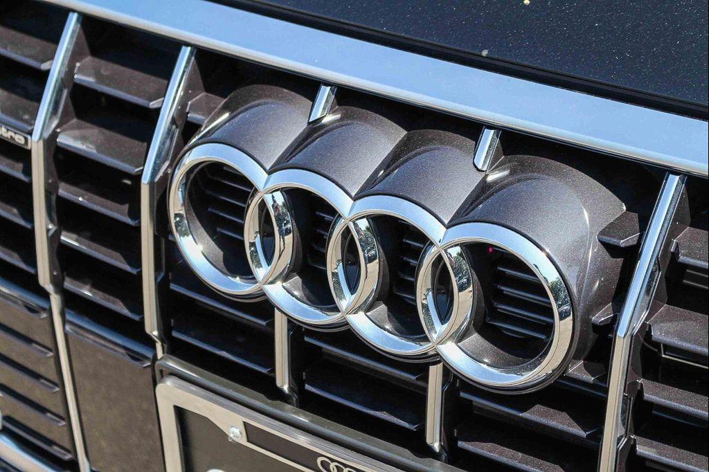 new 2025 Audi Q3 car, priced at $43,925