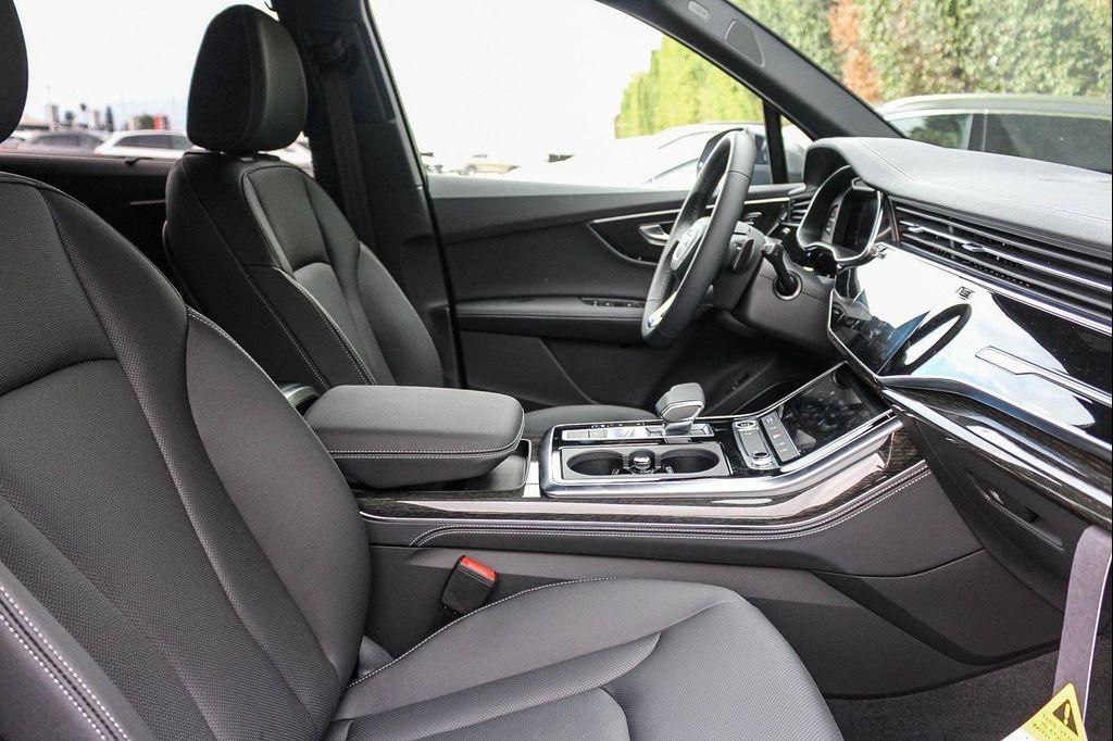 new 2025 Audi Q7 car, priced at $74,361