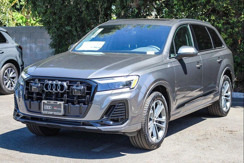 new 2025 Audi Q7 car, priced at $61,622