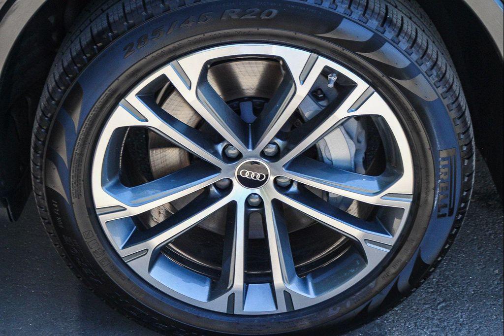new 2025 Audi Q7 car, priced at $61,622
