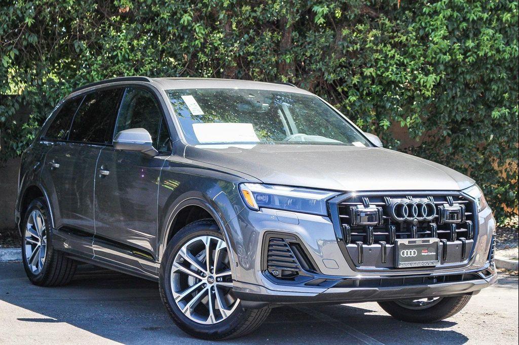 new 2025 Audi Q7 car, priced at $61,622