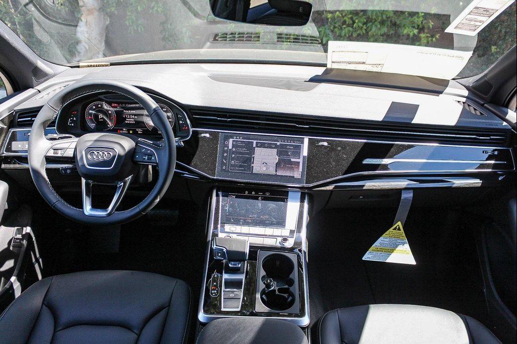 new 2025 Audi Q7 car, priced at $61,622