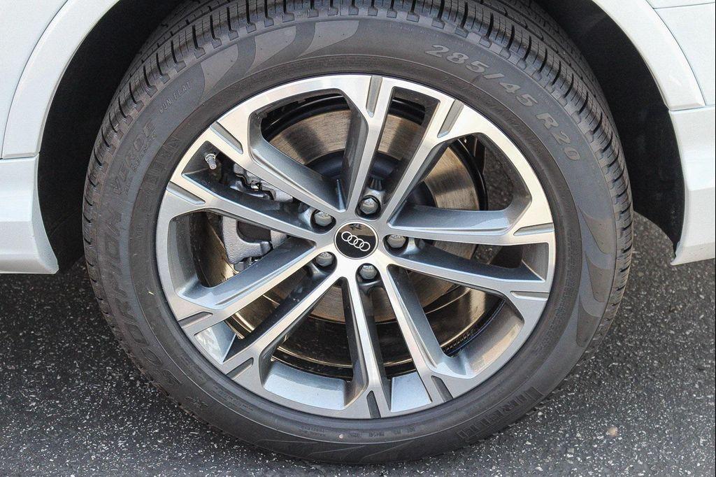 new 2026 Audi Q7 car, priced at $64,276