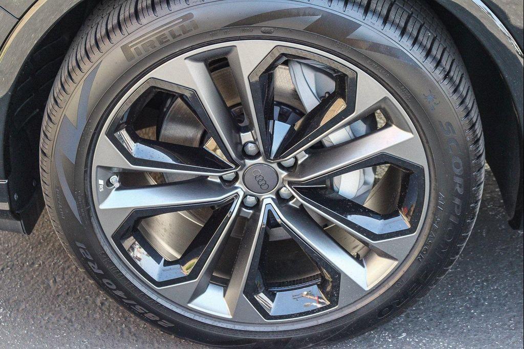 new 2026 Audi Q7 car, priced at $82,084
