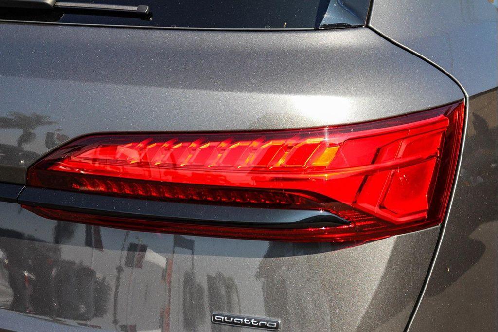 new 2025 Audi Q7 car, priced at $67,622