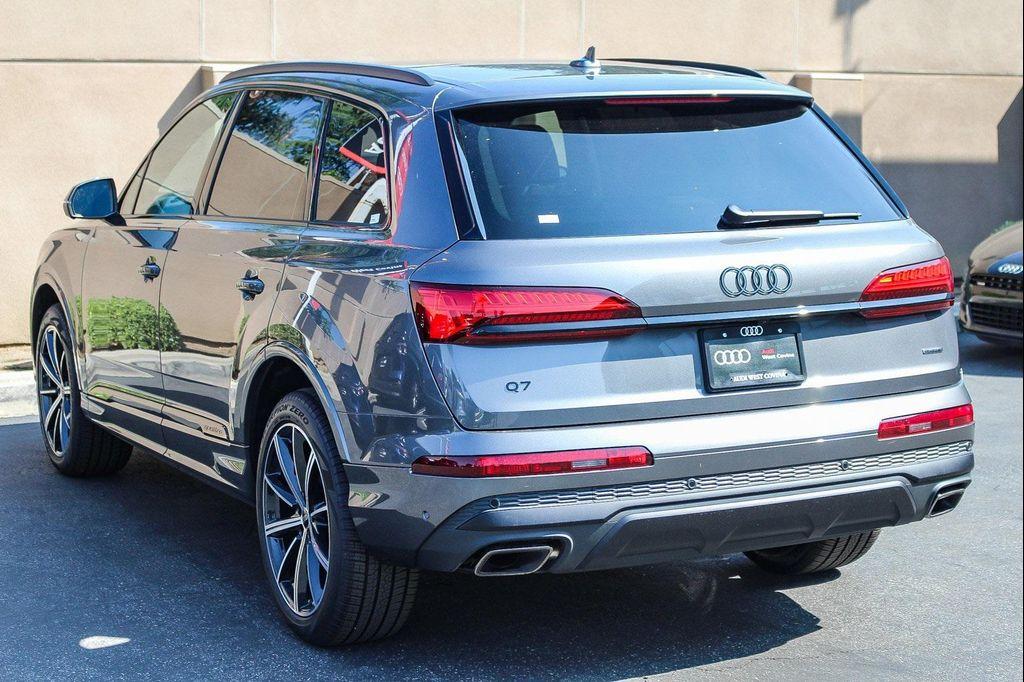 new 2025 Audi Q7 car, priced at $67,622