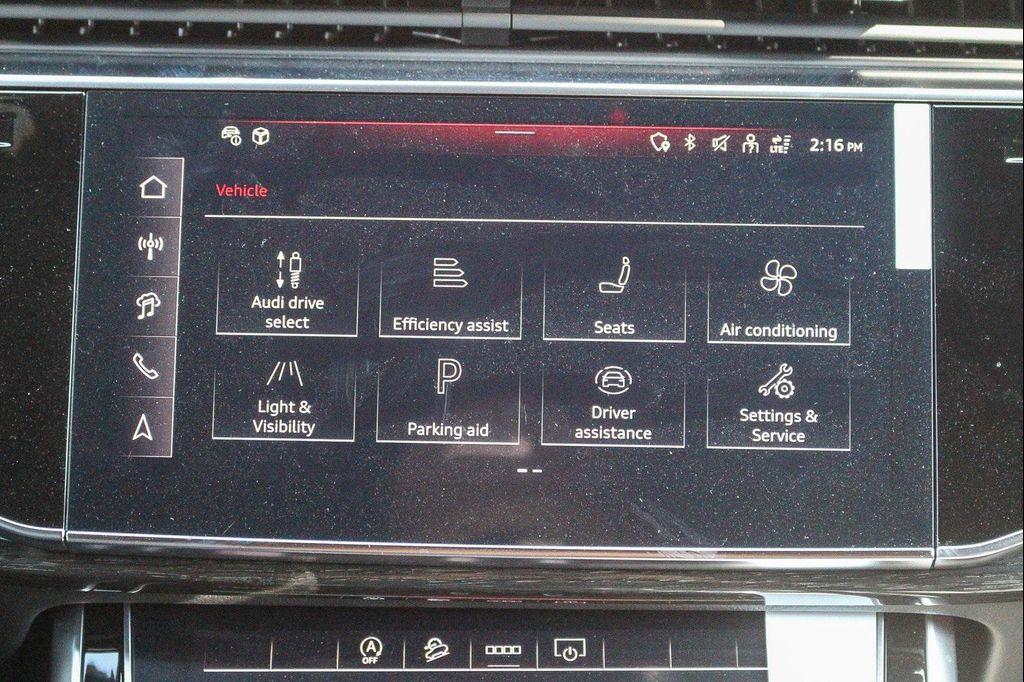 new 2025 Audi Q7 car, priced at $67,622