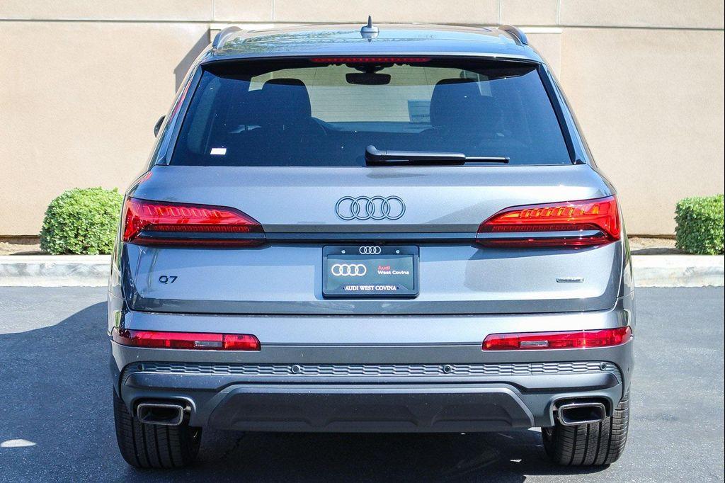 new 2025 Audi Q7 car, priced at $67,622