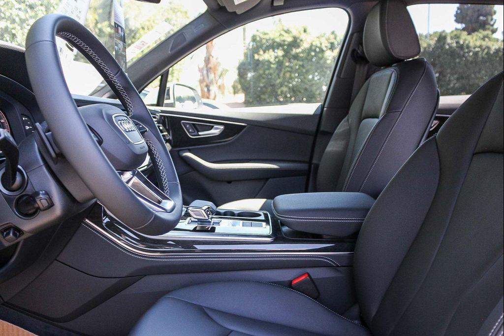 new 2025 Audi Q7 car, priced at $71,625