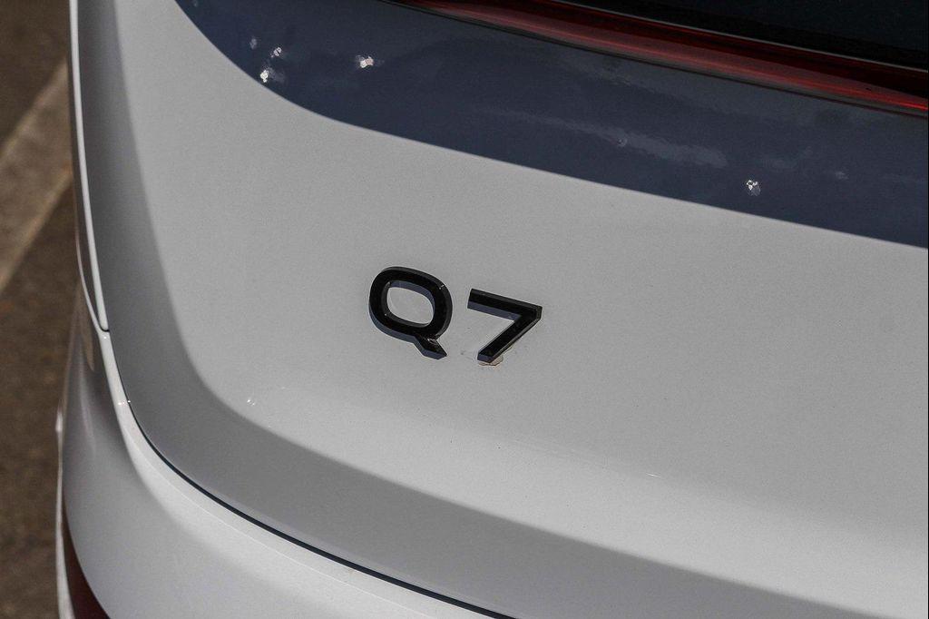 new 2025 Audi Q7 car, priced at $71,625