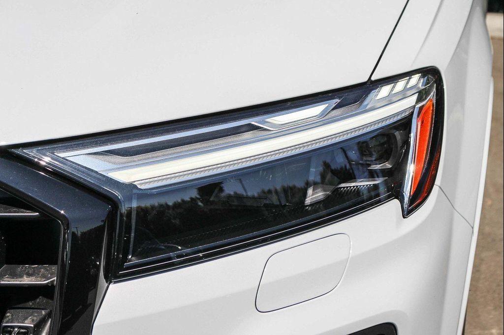 new 2025 Audi Q7 car, priced at $71,625