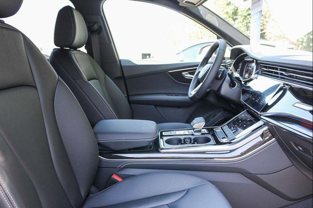 new 2025 Audi Q7 car, priced at $71,625