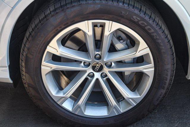 new 2025 Audi Q7 car, priced at $75,510