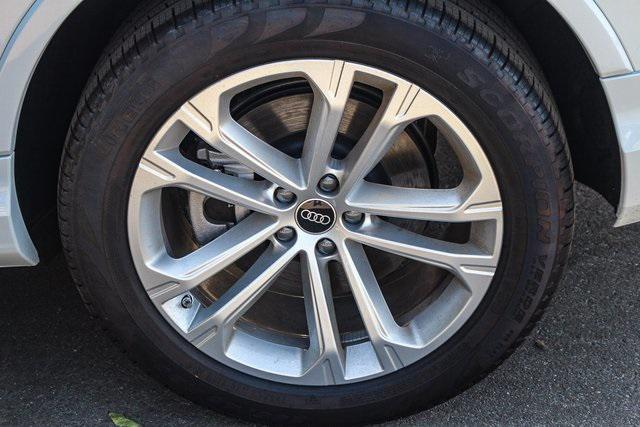 new 2025 Audi Q7 car, priced at $75,510