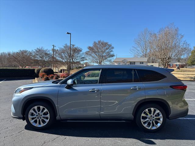 used 2020 Toyota Highlander car, priced at $31,995