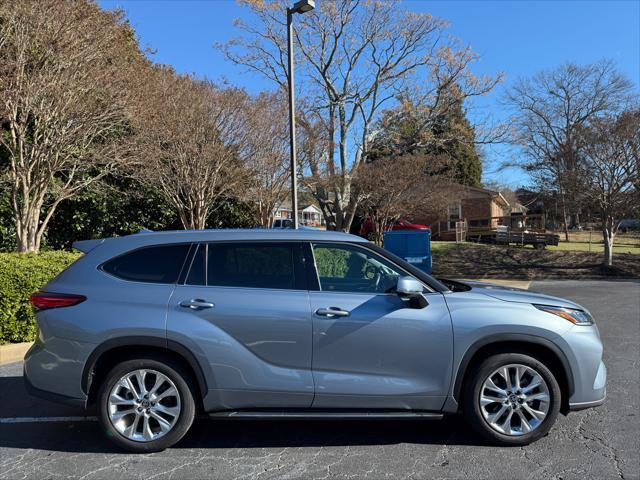 used 2020 Toyota Highlander car, priced at $31,995