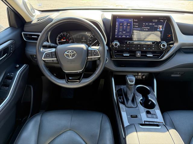 used 2020 Toyota Highlander car, priced at $31,995