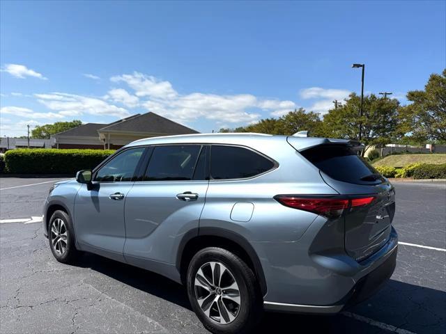 used 2022 Toyota Highlander car, priced at $39,995