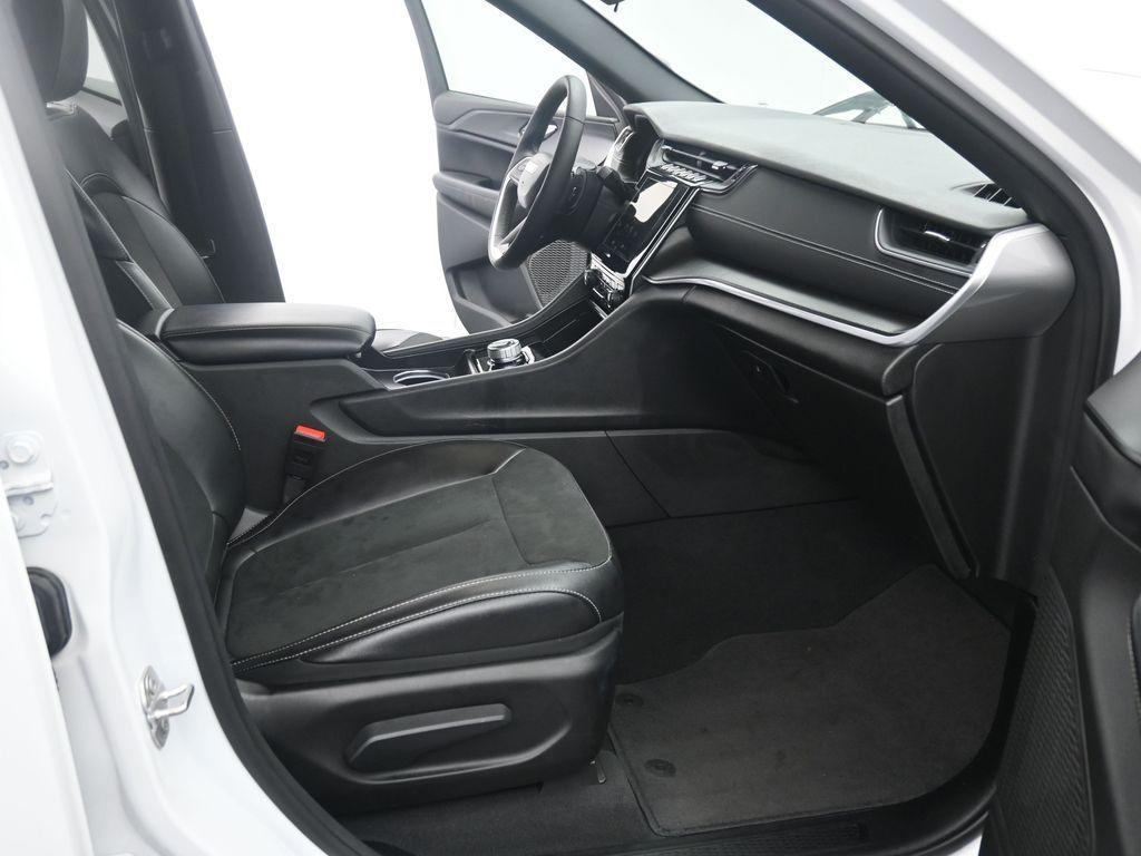 used 2024 Jeep Grand Cherokee car, priced at $32,987