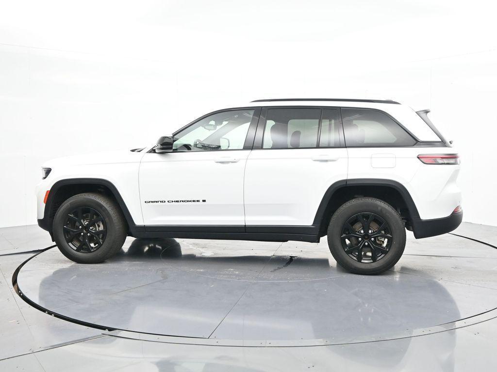 used 2024 Jeep Grand Cherokee car, priced at $32,987