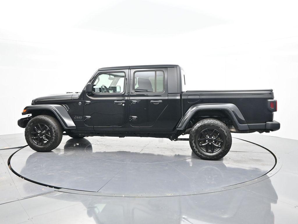 used 2022 Jeep Gladiator car, priced at $31,987