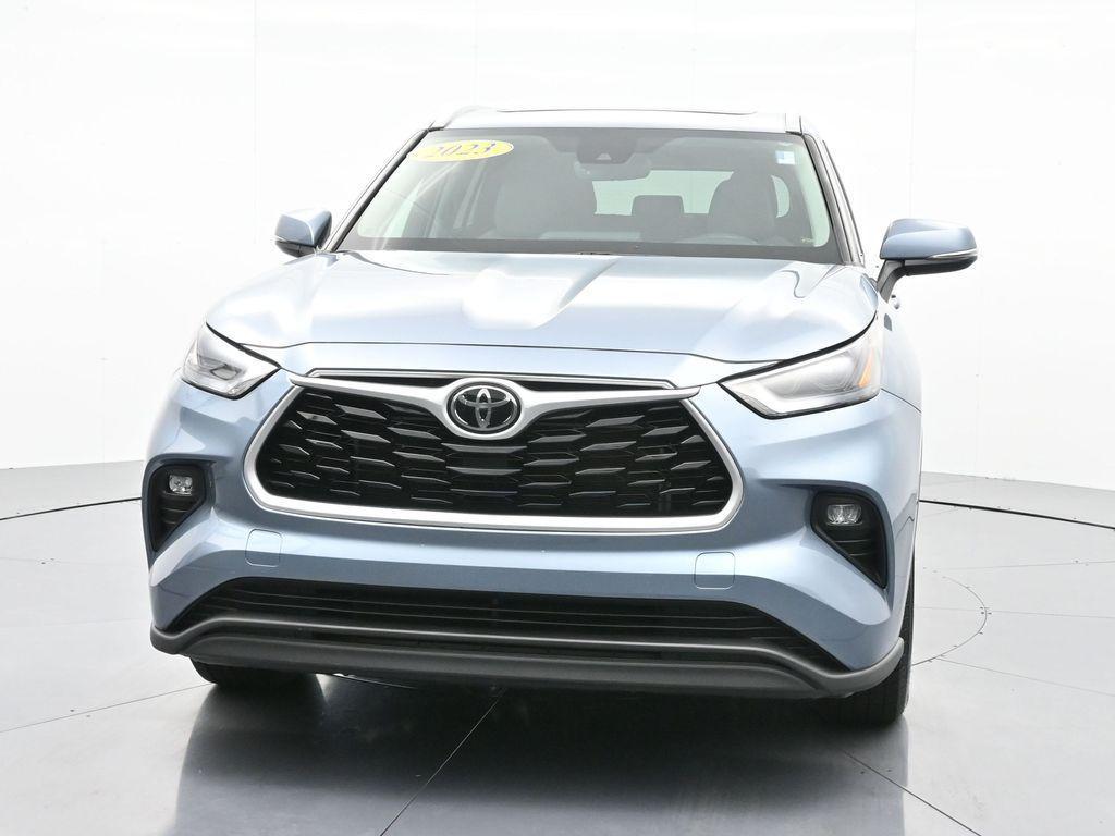 used 2023 Toyota Highlander car, priced at $33,587