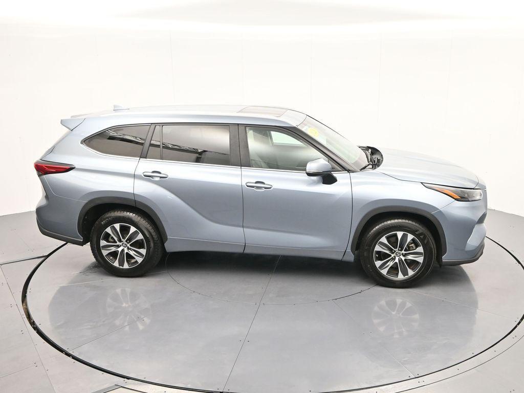 used 2023 Toyota Highlander car, priced at $33,587