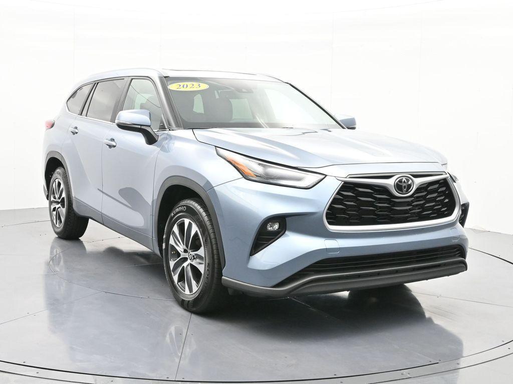 used 2023 Toyota Highlander car, priced at $33,587