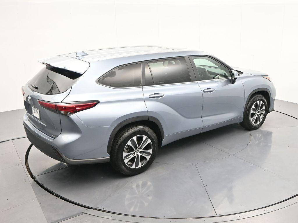 used 2023 Toyota Highlander car, priced at $33,587